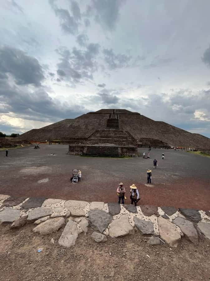 Teotihuacan VIP: Tour of the pyramids and Basilica of Guadalupe, tourist areas - Teotihuacan, guided, so you know what you’re looking at