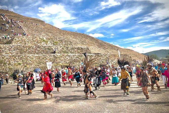 Teotihuacan with a Local - The ride to Teotihuacan: 40 miles, plus a smart coffee stop