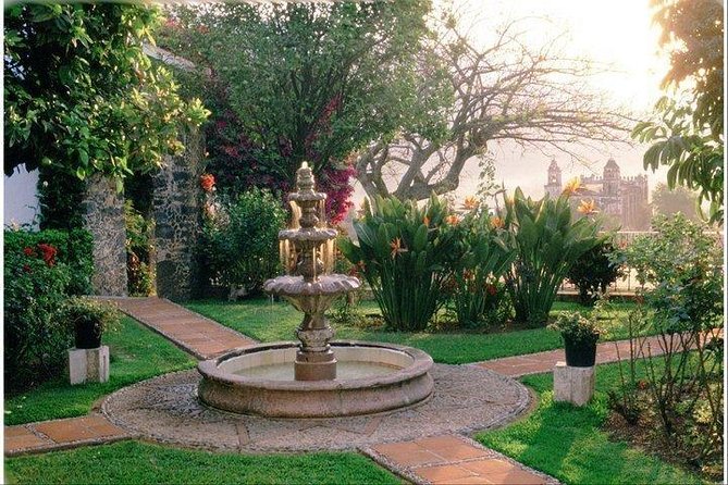 Tepoztlan Magico! - Stop 3: artisanal market browsing and the former Convent of the Nativity