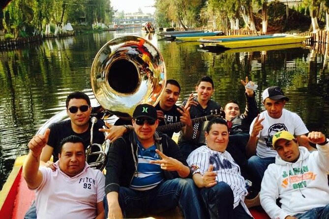 The best walk in Xochimilco - Your 2.5 Hours in Xochimilco: Music, Greenhouses, and Crafts