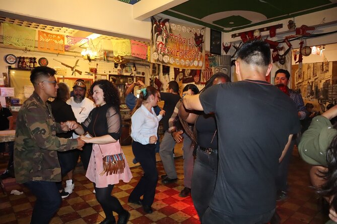 The Mexico City Pub Crawl: A real chilango night - Stop 2: Cabaret La Perla with drag show energy