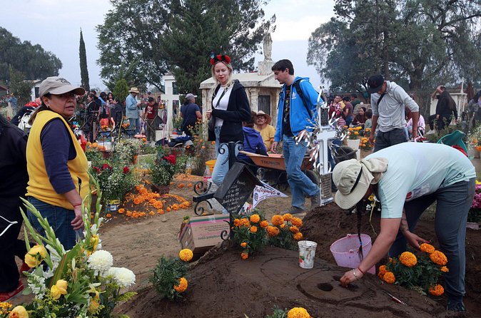 The real "Dia de muertos" tour in Mixquic + secret cemetery - Guides, humor, and why the best tours feel like a conversation
