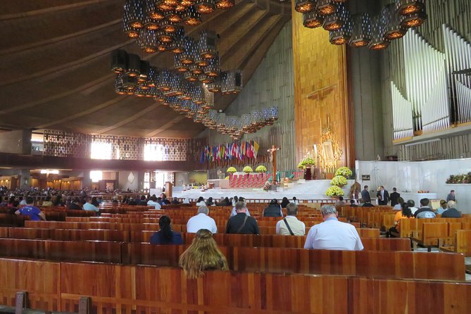 Tour Basilica de Guadalupe and Pyramids of Teotihuacan - A craft stop that may appear: silver and obsidian education
