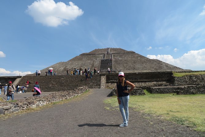 Tour Basilica de Guadalupe and Pyramids of Teotihuacan - Basilica de Santa Maria de Guadalupe: Virgin Morena, prayer time, and souvenir shopping