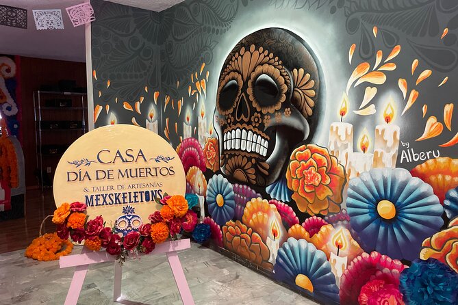 Tour cultural e inmersivo en Casa Dia de Muertos - The Story Behind the Offerings, From Ancient Roots to Syncretism