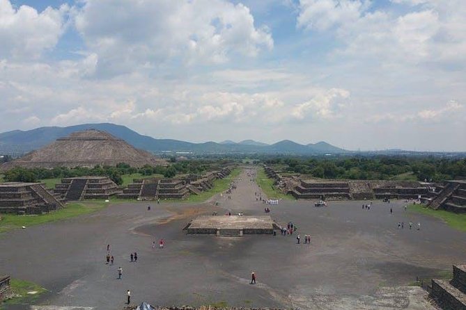 Tour Teotihuacan and Guadalupano Sanctuary - The guide experience, based on what you can expect