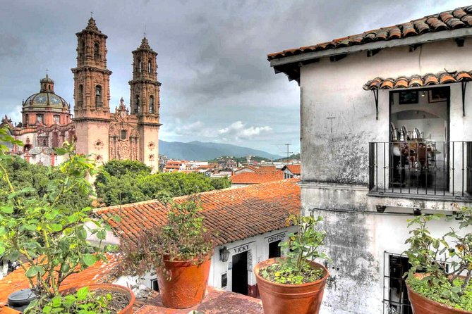 Tour to Taxco and Cuernavaca - The long drive: how guides turn the ride into part of the day