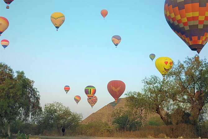 Tour to Teotihuacan from CDMX with entrances included - Palacio de Quetzalpapálotl: living spaces and mural clues