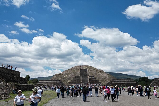 Tour to Teotihuacan with visit to ancient caves and CDMX transportation - Hotel pickup around CDMX: where the day starts and why it matters