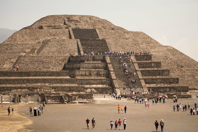 Tour to the Pyramids of Teotihuacán and Basilica of Guadalupe - Basilica of Guadalupe: sacred space, quick timing, and what to expect inside