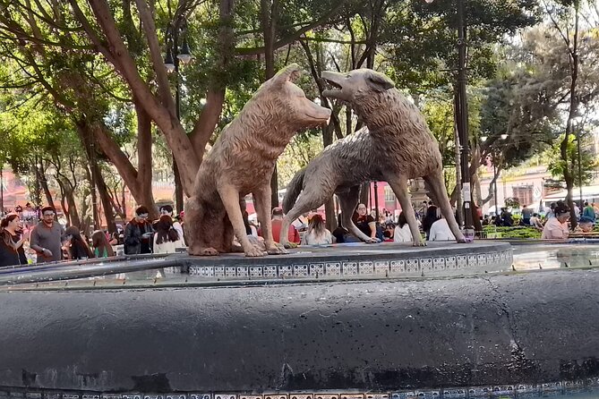 Tour to Xochimilco and Coyoacan and Frida Khalo - Stop 1: Xochimilco by Trajinera, With Chinampa Breaks