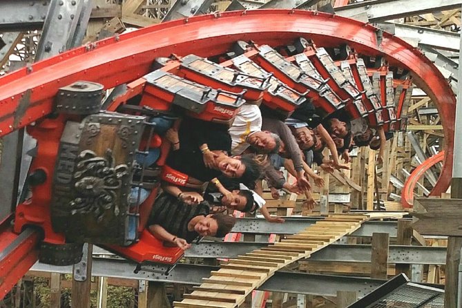 Transportation and access to Six Flags amusement park - Ride Lines and the Flash Pass Decision