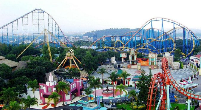 Transportation and access to Six Flags amusement park - Group Size: The Quiet Advantage of Max 15