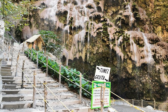 Travel to Tolantongo: Transportation and tickets - The warm river and hanging bridges: where you pace and slow down