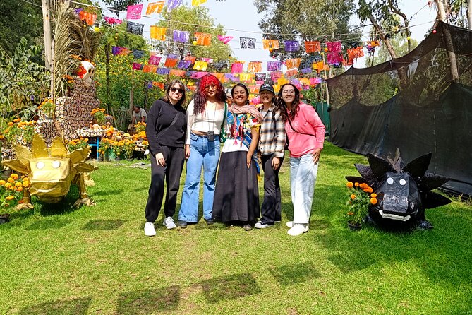 Uncover The Heart of México in Xochimilco - Cooking and eating Tlapique on the water