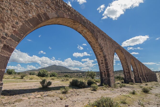 Unlock Teotihuacan Pyramids: Private Tour & Delicious Local Lunch - Walking Calzada de los Muertos toward the Pyramid of the Sun