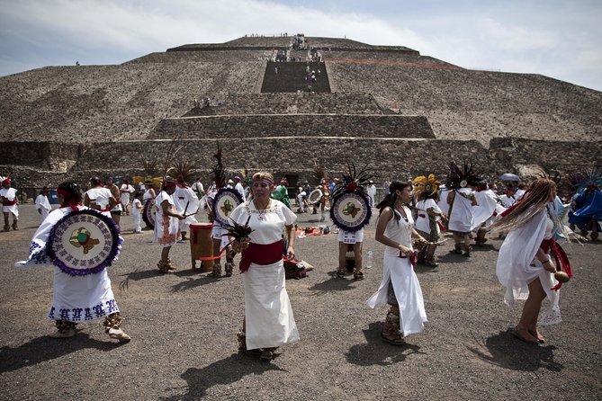 VIP Experience in Teotihuacán (The cheapest price for private tour) - Private guide in English or Spanish, and why language quality is the deal-breaker