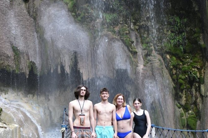 Visit the Tolantongo Grotto Oasis from CDMX - Guide and communication: bilingual on paper, Spanish in the moment