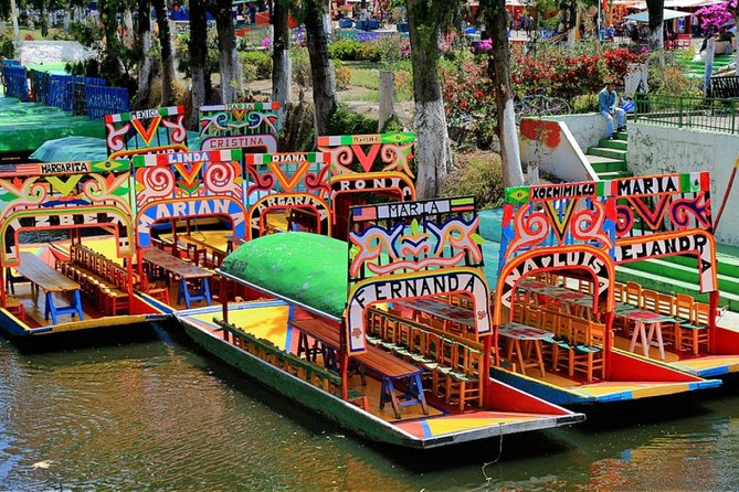 Visit to Xochimilco, Coyoacán and Ciudad Universitaria - A note on shopping stops, pressure, and how to keep control