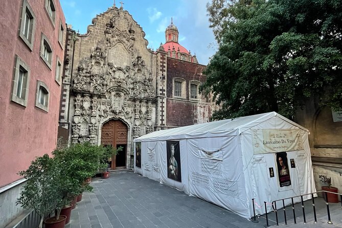 Walking Tour in Mexico City for Exploring their Cultural Heritage - Plaza de Santo Domingo: Spanish inheritance and the mural movement link