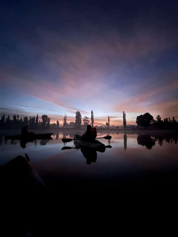 Xochimilco: amanecer en kayak Ciudad de México - The first stretch: safety briefing and sunrise paddling
