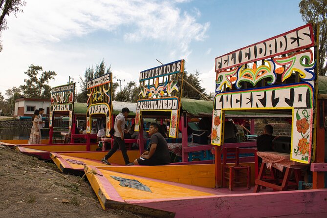 Xochimilco BOAT LIGHT PARTY WITH 1 DRINK AND 4 TAQUITOES + 18 - Adults-only 18+ and how to pace your night