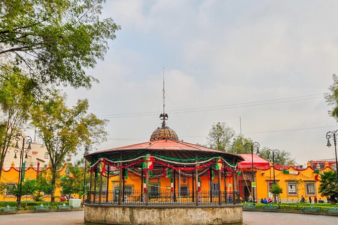 Xochimilco, Casa de Frida Kahlo, Coyoacán and UNAM - Coyoacán on foot: Church of St. John the Baptist, Coyotes fountain, and the kiosk square