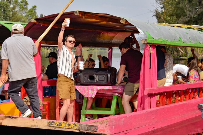 Xochimilco International boat party with open bar and tacos - Entering Canoas el Chango in San Jerónimo, and why timing matters