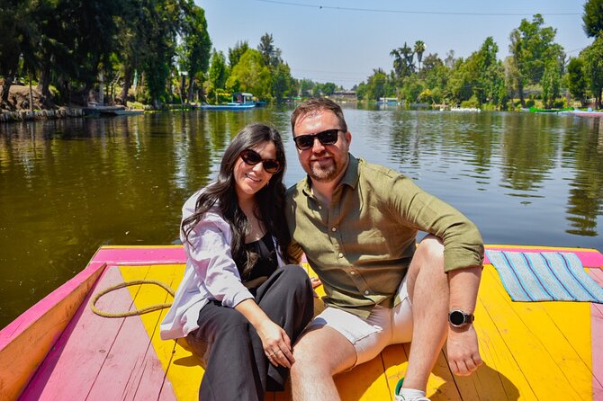 Xochimilco International boat party with open bar and tacos - Mid-ride tacos: the moment you do not have to plan for
