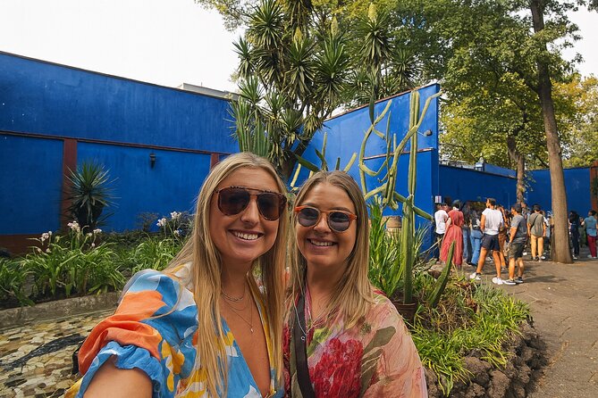 Xochimilco Tour & Frida Kahlo Museums - Morning pickup, meeting the guide, and beating the day’s stress