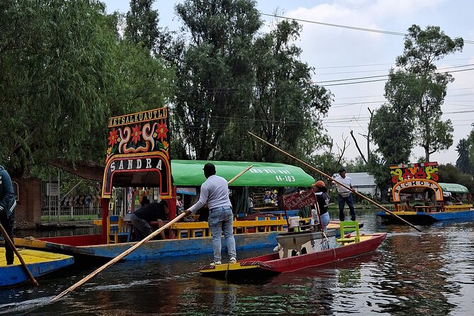 Xochimilco without Traps for Tourists BS"D - Group size and pace: small boat energy